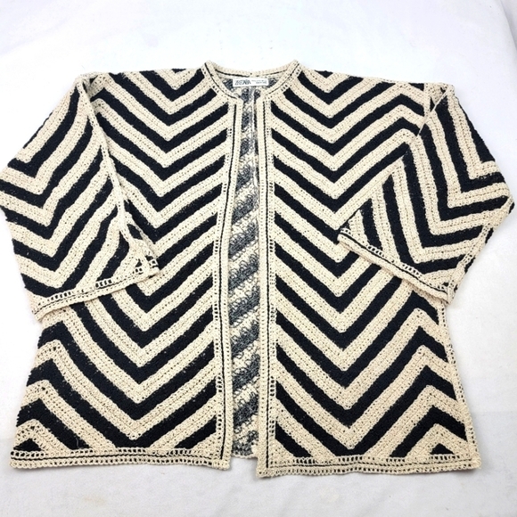 Zredara Sweaters - NWOT Zredara black and cream open front cardigan jacket